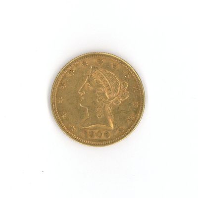 une pièce d'or avec l'image d'une femme dessus