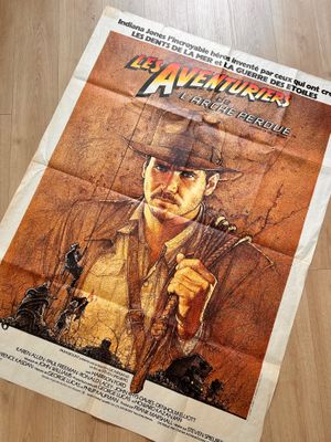 une vieille affiche de cinéma consacrée aux aventures d'Indiana Jones