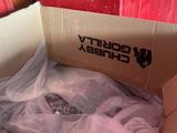 une boîte en carton contenant un sac en plastique