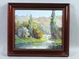 une peinture à l'huile représentant une rivière, avec des arbres et une maison en arrière-plan