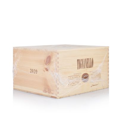 une boîte en bois portant une étiquette