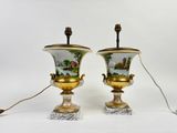 paire de lampes anciennes en porcelaine ornées de scènes peintes