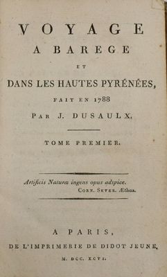 un vieux livre avec un titre en noir et blanc