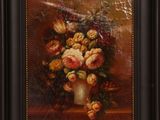 tableau représentant un vase de fleurs posé sur une table, sur fond marron