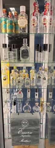 Important lot de flacons de parfum vide, Roger & Gallet, Chanel P...