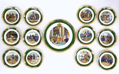 GIEN. Service à dessert comprenant un plat et douze assiette…