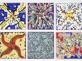 quatre carreaux de couleurs différentes, ornés de motifs variés, posés sur une surface blanche