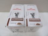 deux boîtes d'aliments pour chats Royal Canin Gastrointestinal posées sur une table