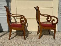 Paire de fauteuils à dossier bandeau en placage de loupe de … (photo 6)