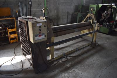 une machine qui se trouve à l'intérieur d'un bâtiment
