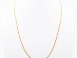 un collier à chaîne en or sur un mannequin mannequin mannequin mannequin mannequin mannequin mannequin mannequin mannequin mannequin