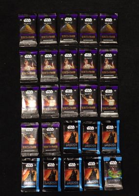un gros plan sur une pile de figurines de Star Wars