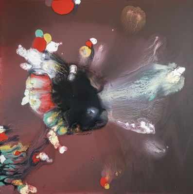une peinture représentant un poisson flottant dans l'eau
