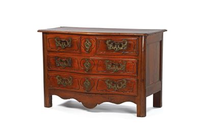 une image d'une commode en bois avec des sculptures ornementales