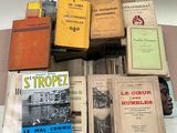 plusieurs livres empilés les uns sur les autres