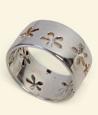 a close up of a silver ring with flowers on it