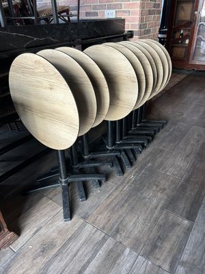 a lot of chairs that are sitting on the floor