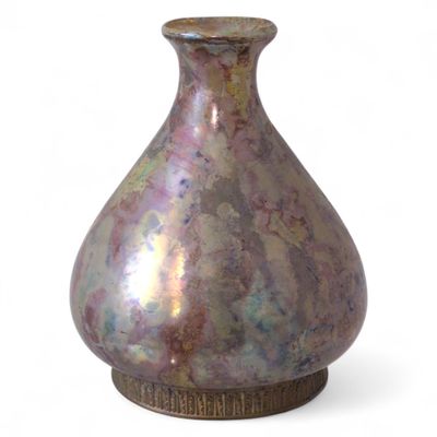 dans le goût de LOETZ Vase à col rétréci en verre irisé, la …