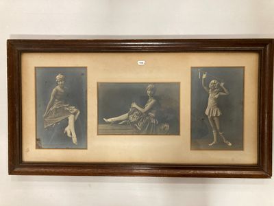 Epoque 1925. Elégantes. Trois photographies encadrées. - Photo 1