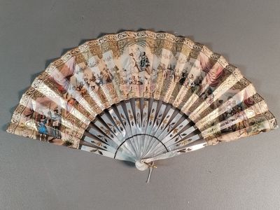 Eventail, monture en nacre gravée de fleurs dorées, feuille …