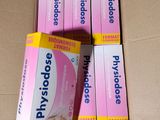 Plusieurs boîtes de comprimés de Physopose sont empilées les unes sur les autres