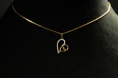 Chaîne forçat et son pendentif double cœur serti de pierres …