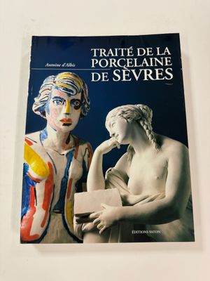 the cover of the book tratte de la porcelaine de sevress