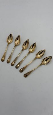 Suite parfaite de six (6) cuillères à thé en vermeil à décor…