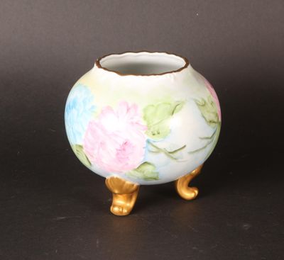 LIMOGES - W.G & Cie Vase boule en porcelaine peinte à décor …