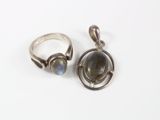 paire de bagues et de pendentifs en argent sterling et en labradorite