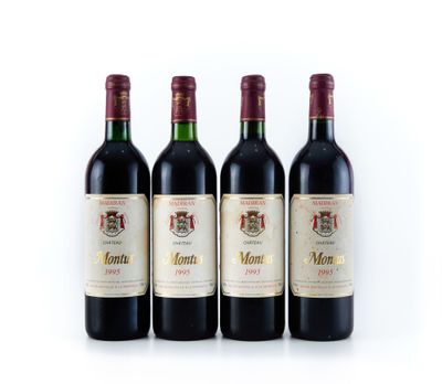 trois bouteilles de vin sont alignées sur une surface blanche