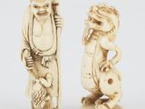 deux figurines en ivoire sculpté représentant un homme et une femme