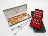 une boîte contenant un service de cuillères en argent
