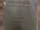livres sur une table en bois avec le titre du livre les chateaux