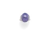 une bague en saphir et diamant