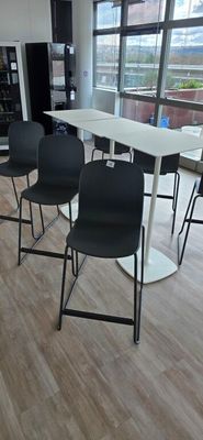 UN ENSEMBLE COMPRENANT : 3 MANGE DEBOUT DIMENSION 58,5X58,5X… - Photo 1