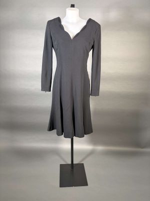 Escada Couture. Robe en laine noire à manches longues, décol…