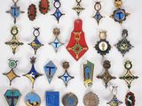 de nombreux types de badges différents sur un fond blanc
