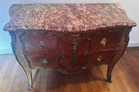 8860-1077 / X / Commode de style Louis XV en bois de placage… (photo 2)