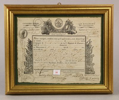 un vieux document encadré d'or et représentant un oiseau