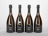 trois bouteilles de champagne posées côte à côte sur une table