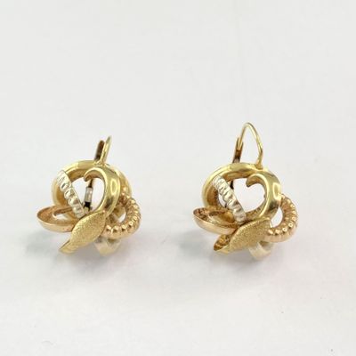 paire de boucles d'oreilles en or jaune 18k et diamants