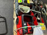 une boîte rouge sur laquelle sont représentés plusieurs outils