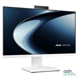 un écran d'ordinateur blanc posé sur un bureau blanc
