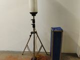 an image of a tripod light in a room