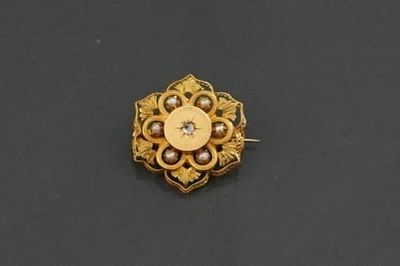 Broche cartouche Art Nouveau en or jaune et vert 18K 750 mil…