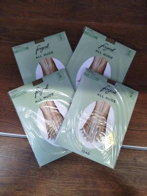 Lot de 64 paires de collants de la marque FOGAL (produits de…