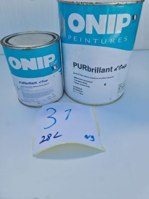 Ensemble comprenant des peintures laques ONIP PURbrillant d’…