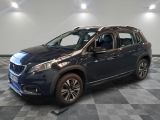 Une Nissan Pathfinder 2020 dans un showroom au sol carrelé