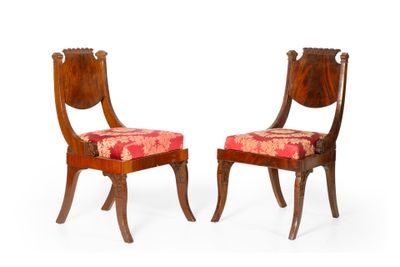 Paire de chaises russes néo-classique en acajou, au dossier …